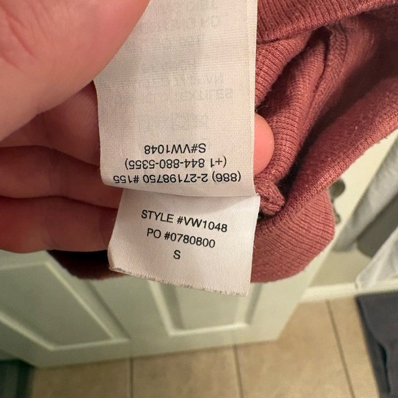 Vuori Sunrise Crew Women’s Shirt - Picture 5 of 6